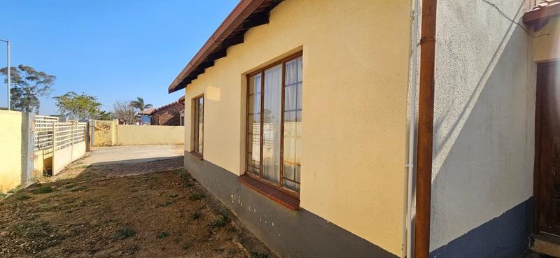 2 Bedroom Property for Sale in Lotus Gardens Gauteng
