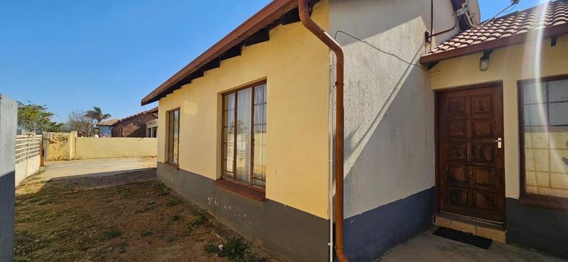 2 Bedroom Property for Sale in Lotus Gardens Gauteng