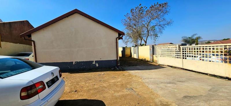 2 Bedroom Property for Sale in Lotus Gardens Gauteng