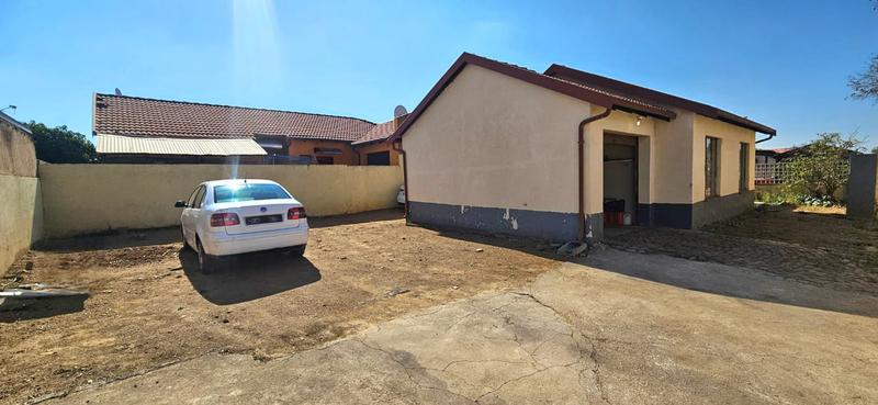 2 Bedroom Property for Sale in Lotus Gardens Gauteng