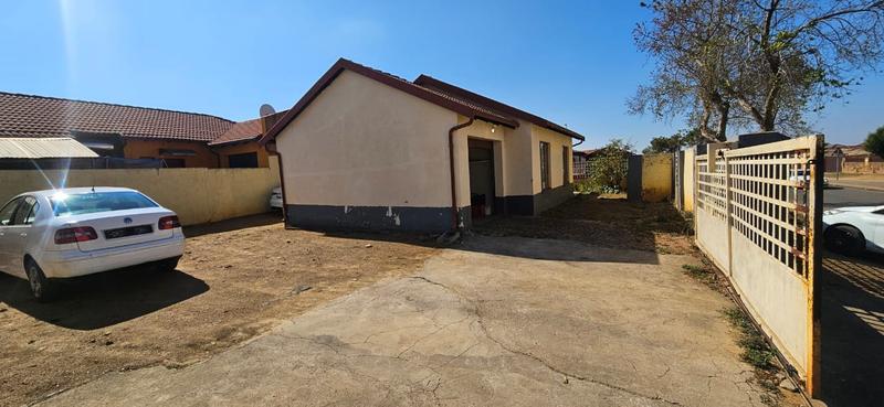 2 Bedroom Property for Sale in Lotus Gardens Gauteng
