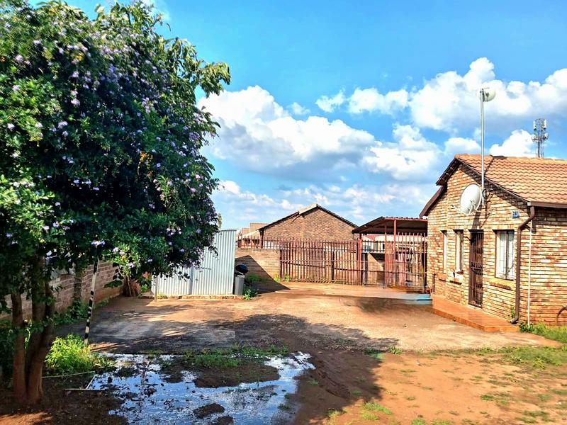 2 Bedroom Property for Sale in Lotus Gardens Gauteng