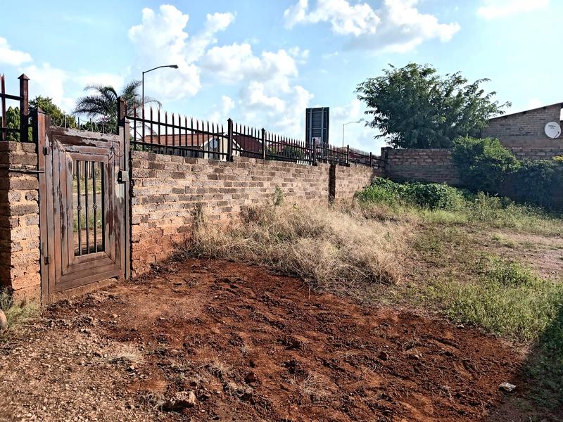 2 Bedroom Property for Sale in Lotus Gardens Gauteng