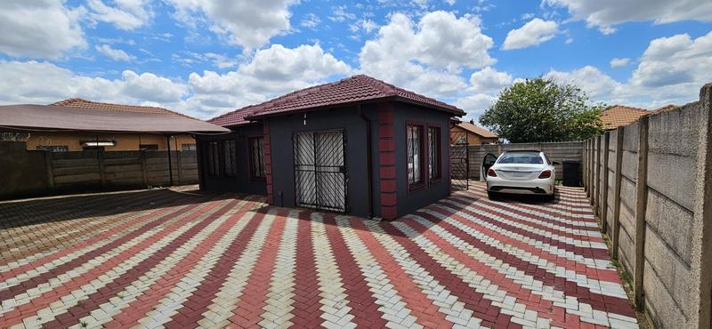 3 Bedroom Property for Sale in Lotus Gardens Gauteng