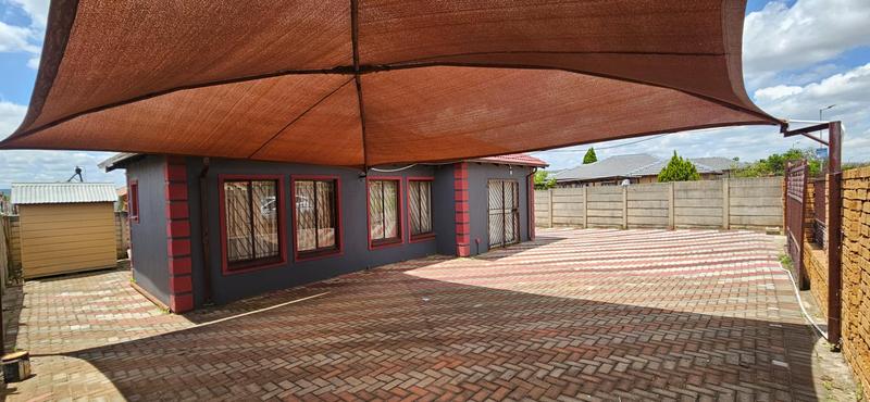 3 Bedroom Property for Sale in Lotus Gardens Gauteng