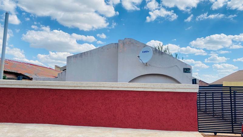 3 Bedroom Property for Sale in Lenasia South Gauteng