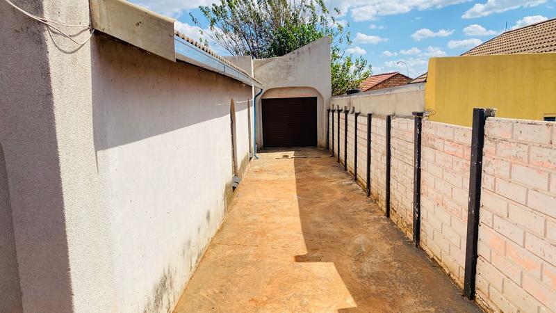 3 Bedroom Property for Sale in Lenasia South Gauteng