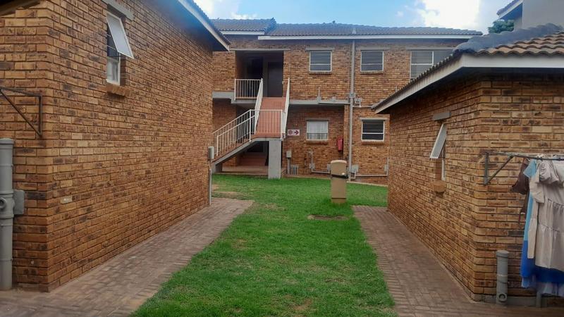2 Bedroom Property for Sale in Groblerpark Gauteng
