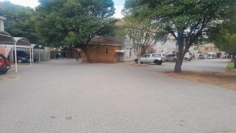 2 Bedroom Property for Sale in Groblerpark Gauteng