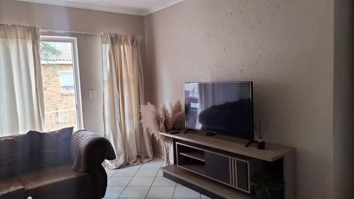 2 Bedroom Property for Sale in Groblerpark Gauteng