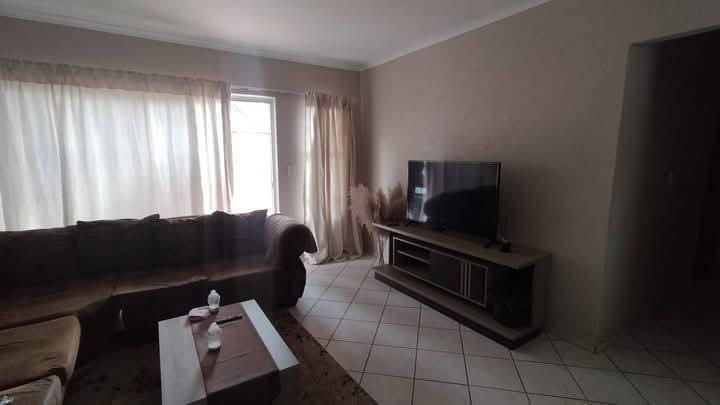 2 Bedroom Property for Sale in Groblerpark Gauteng