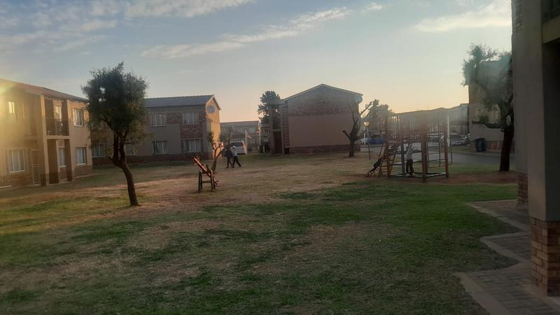 2 Bedroom Property for Sale in Protea Glen Gauteng