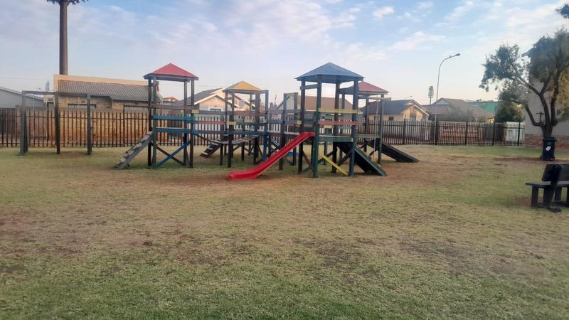 2 Bedroom Property for Sale in Protea Glen Gauteng