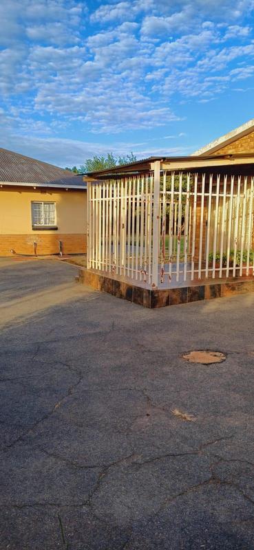 3 Bedroom Property for Sale in Finsbury Gauteng