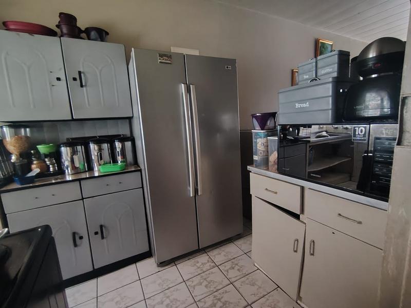 2 Bedroom Property for Sale in Luipaardsvlei Gauteng