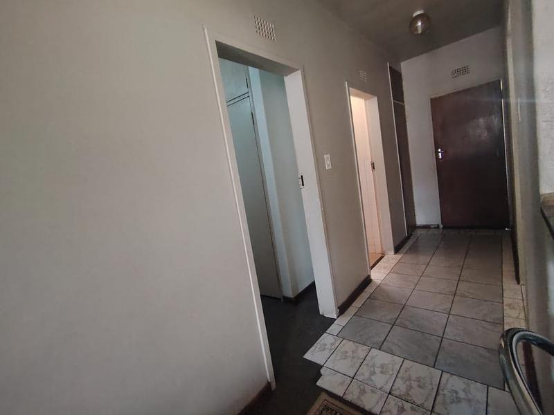 2 Bedroom Property for Sale in Luipaardsvlei Gauteng