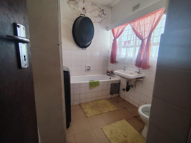 2 Bedroom Property for Sale in Luipaardsvlei Gauteng