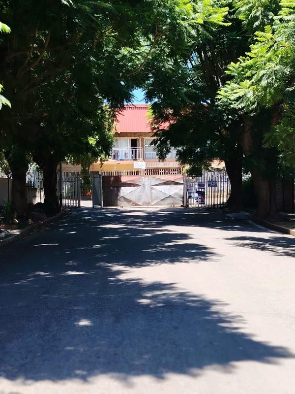 2 Bedroom Property for Sale in Luipaardsvlei Gauteng