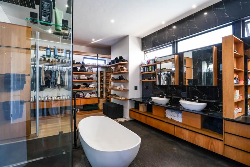 6 Bedroom Property for Sale in Midstream Ridge Gauteng