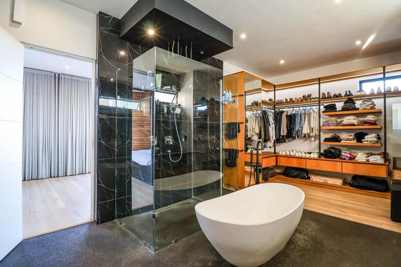 6 Bedroom Property for Sale in Midstream Ridge Gauteng