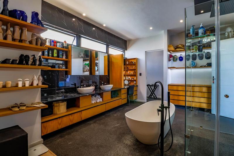 6 Bedroom Property for Sale in Midstream Ridge Gauteng