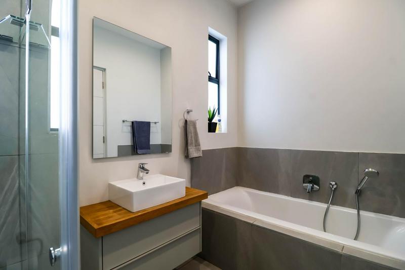 6 Bedroom Property for Sale in Midstream Ridge Gauteng