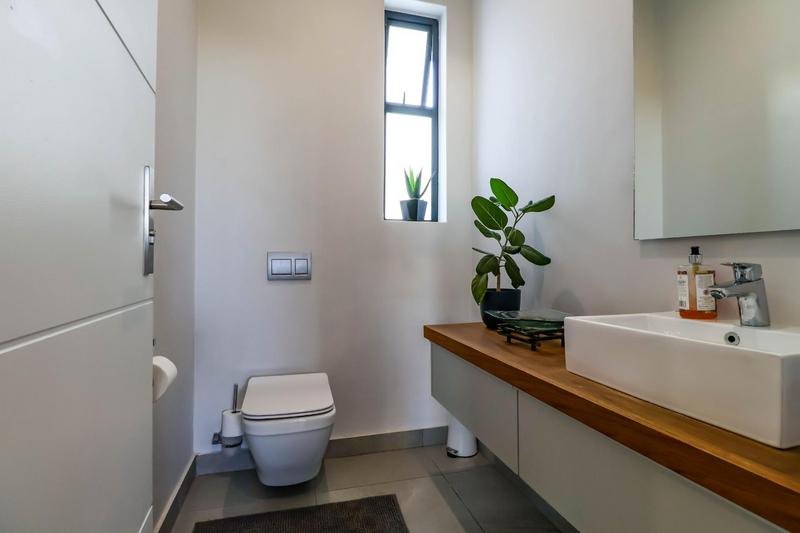 6 Bedroom Property for Sale in Midstream Ridge Gauteng