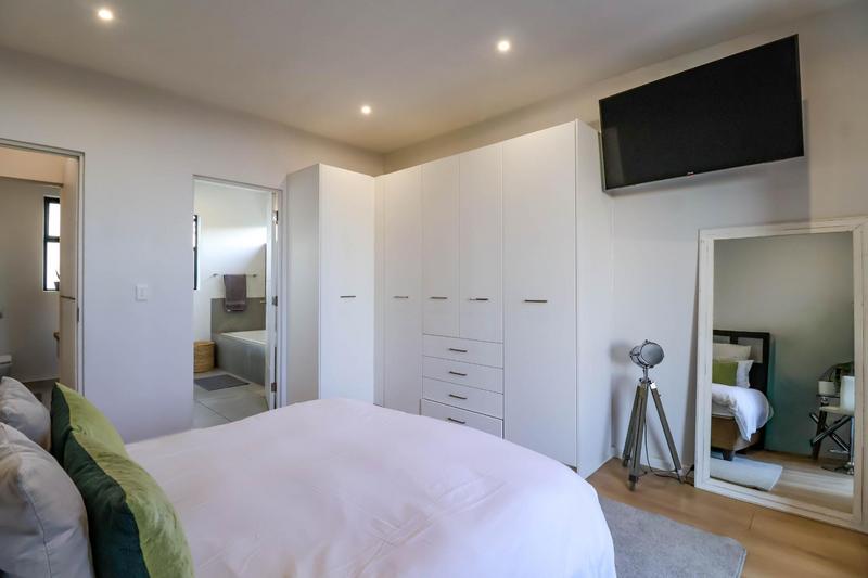 6 Bedroom Property for Sale in Midstream Ridge Gauteng