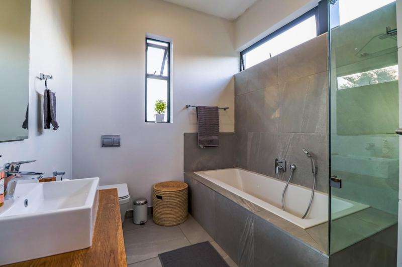 6 Bedroom Property for Sale in Midstream Ridge Gauteng