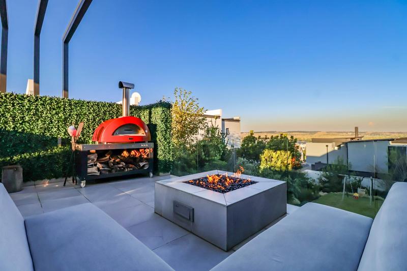 6 Bedroom Property for Sale in Midstream Ridge Gauteng