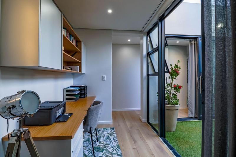 6 Bedroom Property for Sale in Midstream Ridge Gauteng