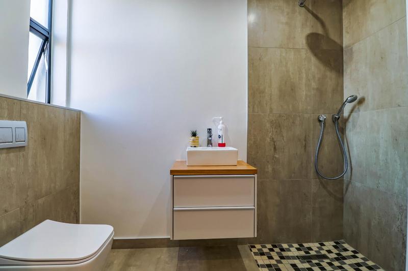 6 Bedroom Property for Sale in Midstream Ridge Gauteng