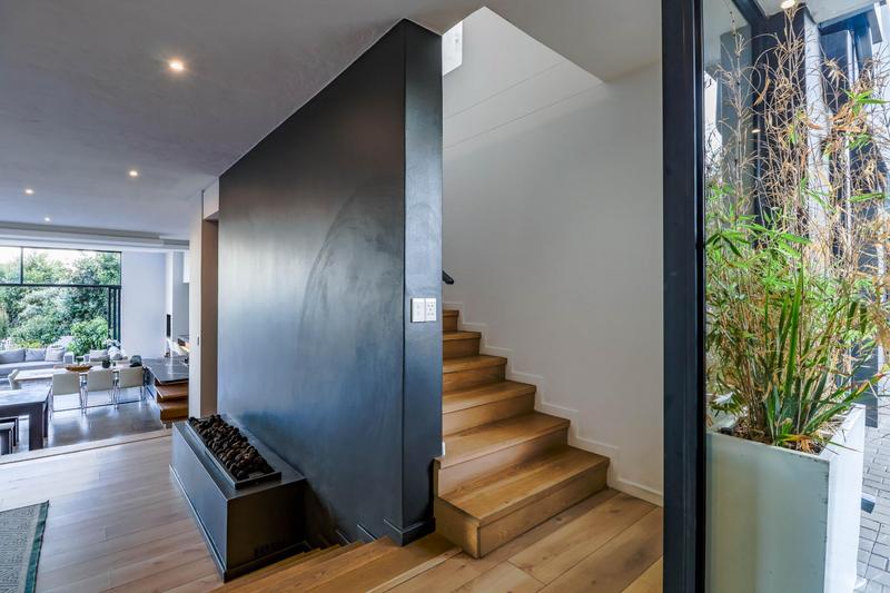 6 Bedroom Property for Sale in Midstream Ridge Gauteng