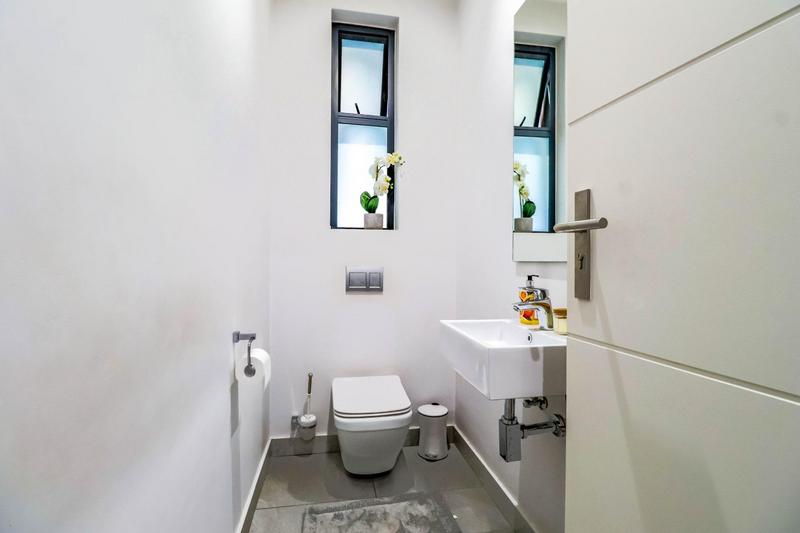 6 Bedroom Property for Sale in Midstream Ridge Gauteng