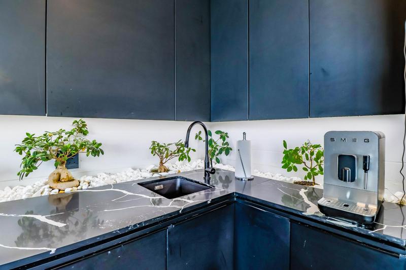 6 Bedroom Property for Sale in Midstream Ridge Gauteng