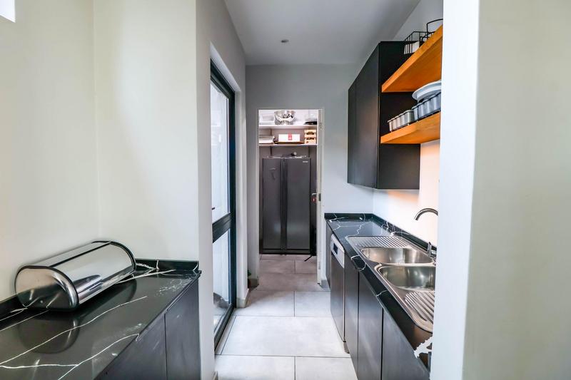 6 Bedroom Property for Sale in Midstream Ridge Gauteng