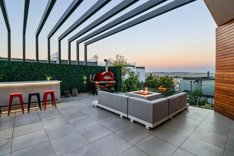 6 Bedroom Property for Sale in Midstream Ridge Gauteng