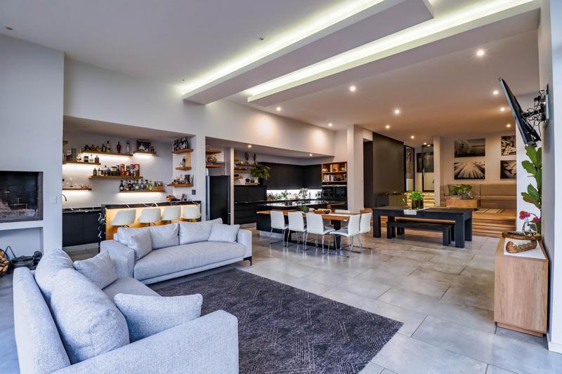 6 Bedroom Property for Sale in Midstream Ridge Gauteng