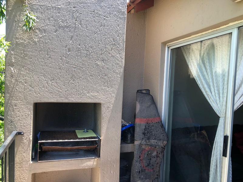 2 Bedroom Property for Sale in Wilgeheuwel Gauteng