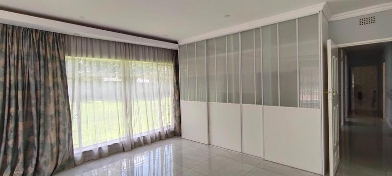 To Let 5 Bedroom Property for Rent in Eastleigh Ridge Gauteng