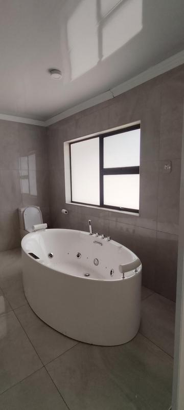 To Let 5 Bedroom Property for Rent in Eastleigh Ridge Gauteng