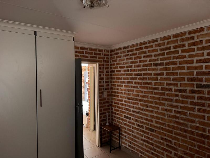 To Let 2 Bedroom Property for Rent in Kensington Gauteng