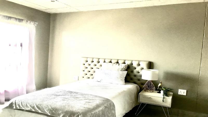 To Let 2 Bedroom Property for Rent in Equestria Gauteng