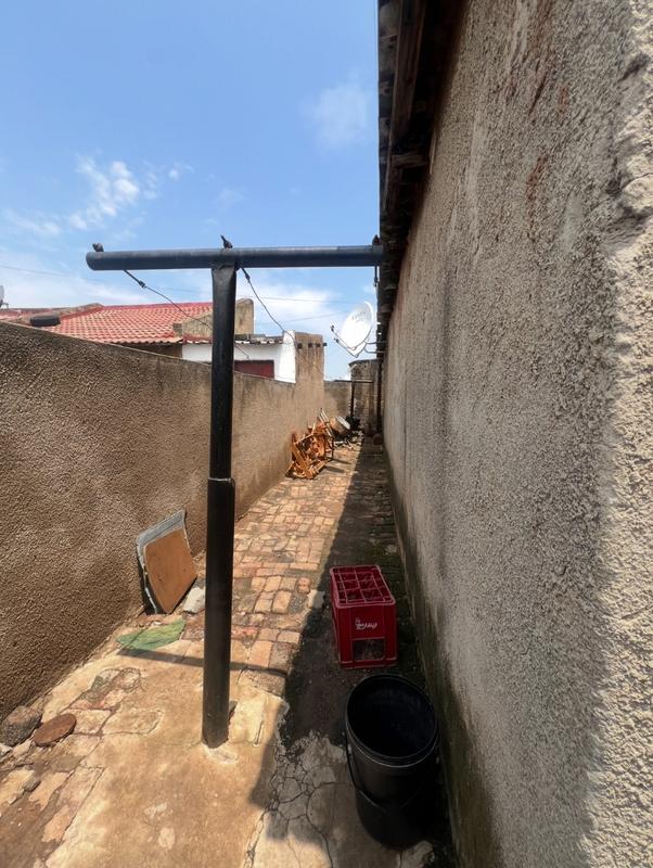 6 Bedroom Property for Sale in Tembisa Central Gauteng