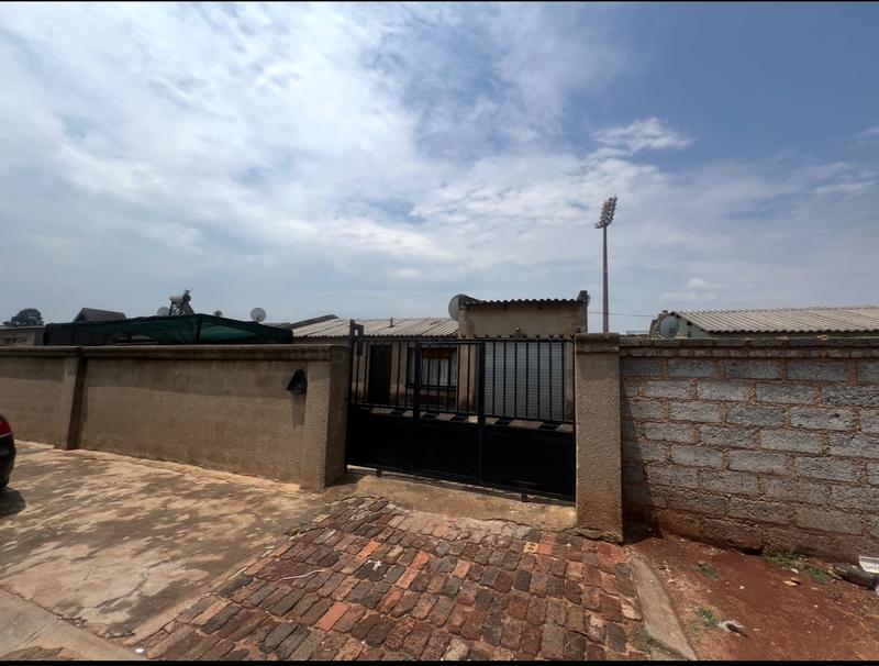 6 Bedroom Property for Sale in Tembisa Central Gauteng
