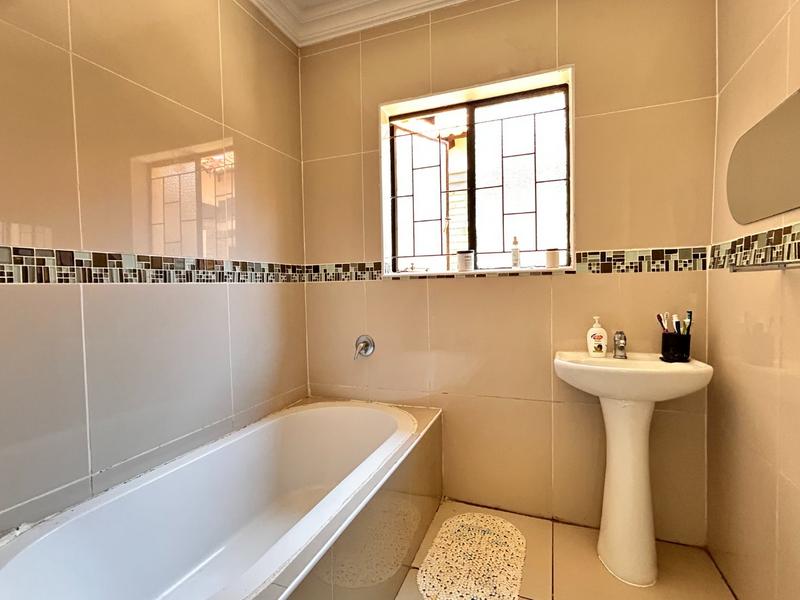 4 Bedroom Property for Sale in Doornpoort Gauteng
