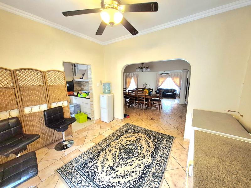 7 Bedroom Property for Sale in Heuweloord Gauteng