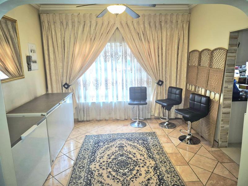 7 Bedroom Property for Sale in Heuweloord Gauteng