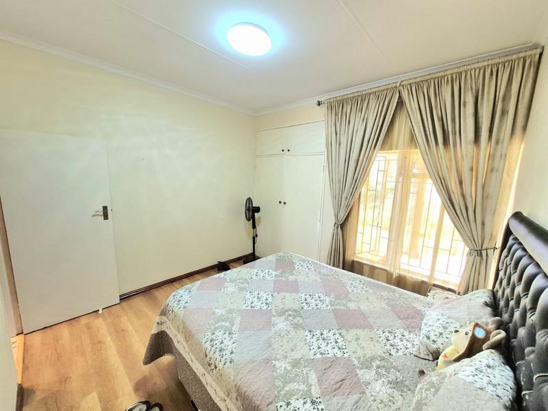 7 Bedroom Property for Sale in Heuweloord Gauteng