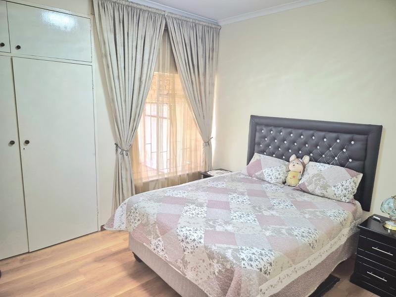 7 Bedroom Property for Sale in Heuweloord Gauteng